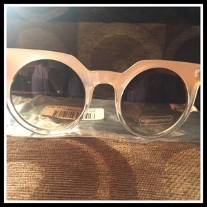 Cat eye sunglasses 😎